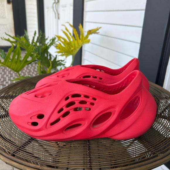 Adidas Yeezy Foam RNNR Vermillion